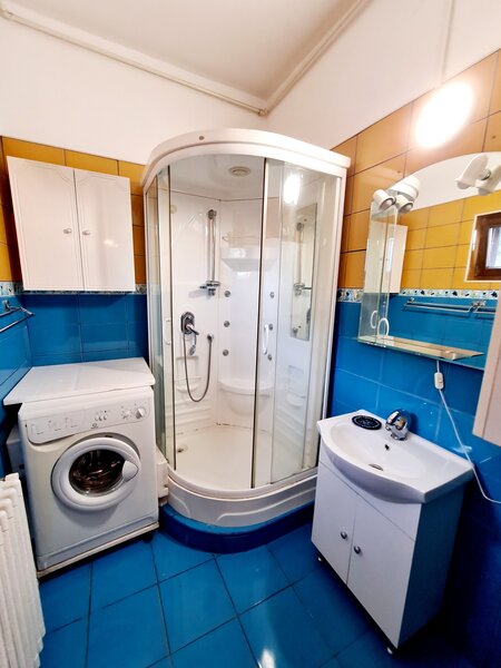 Cismigiu Berthelot 1 camera in ap. de 2 cam in vila, et 1/2, pt 1 studenta.